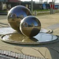 Фонтан из 2 стальных шаров (518906) ∅ 1 и ∅ 1,5 м. Советск Калининградская область